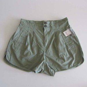 FREE PEOPLE pleated shorty pull on shorts in cool moss